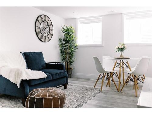 B-261 Belmont Avenue W, Kitchener, ON - Indoor Photo Showing Dining Room