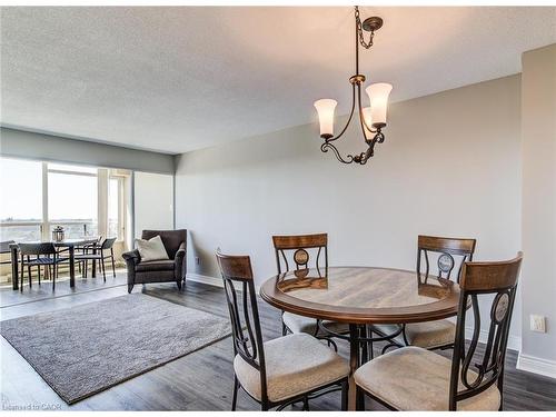 2203-6 Willow Street, Waterloo, ON - Indoor Photo Showing Dining Room