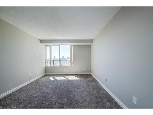 2203-6 Willow Street, Waterloo, ON - Indoor Photo Showing Other Room