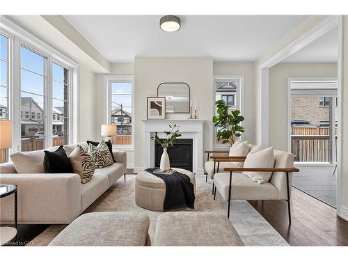 47 Pagebrook Crescent, Hamilton, ON - Indoor Photo Showing Living Room