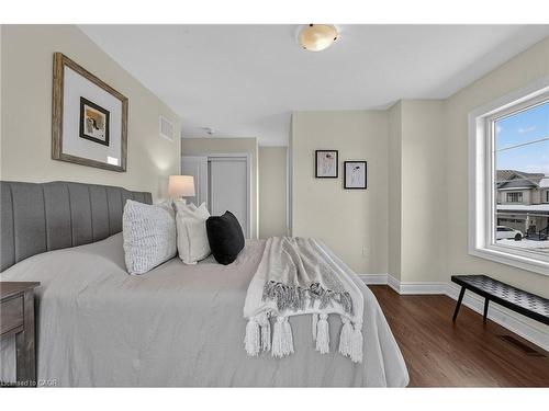 47 Pagebrook Crescent, Hamilton, ON - Indoor Photo Showing Bedroom