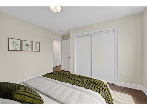 47 Pagebrook Crescent, Hamilton, ON - Indoor Photo Showing Bedroom