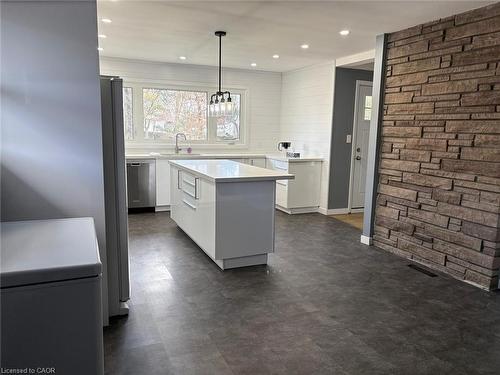 312 Grantham Avenue, St. Catharines, ON - Indoor Photo Showing Kitchen