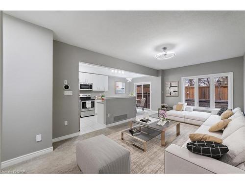 17 Dennis Drive, Smithville, ON - Indoor Photo Showing Living Room