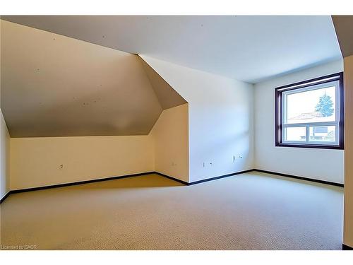 558 Barnaby Street, Hamilton, ON - Indoor Photo Showing Other Room