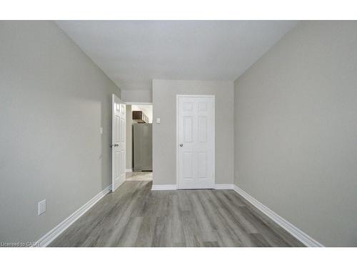 18-930 Eagle Street N, Cambridge, ON - Indoor Photo Showing Other Room