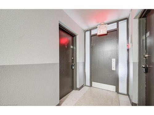 18-930 Eagle Street N, Cambridge, ON - Indoor Photo Showing Other Room