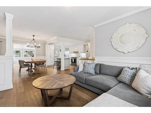 16 Forestgate Drive, Hamilton, ON - Indoor Photo Showing Living Room