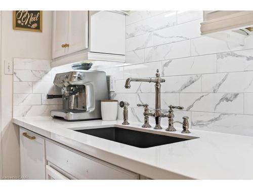 16 Forestgate Drive, Hamilton, ON - Indoor Photo Showing Kitchen