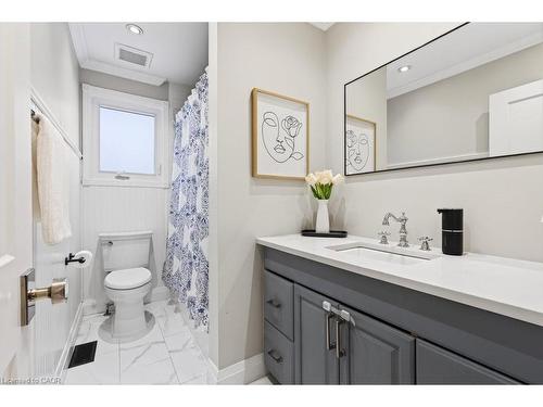 16 Forestgate Drive, Hamilton, ON - Indoor Photo Showing Bathroom
