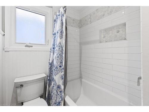 16 Forestgate Drive, Hamilton, ON - Indoor Photo Showing Bathroom