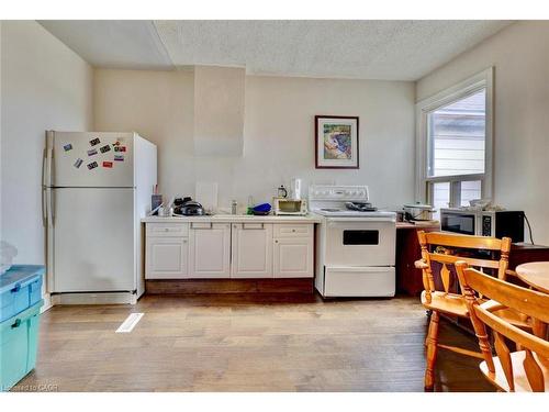 895 Barton Street E, Hamilton, ON - Indoor Photo Showing Kitchen