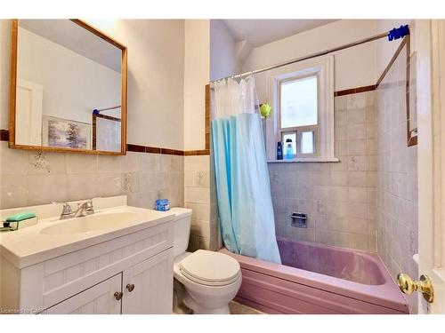 895 Barton Street E, Hamilton, ON - Indoor Photo Showing Bathroom