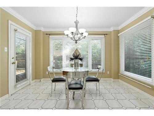 6 Renata Court, Hamilton, ON - Indoor Photo Showing Dining Room
