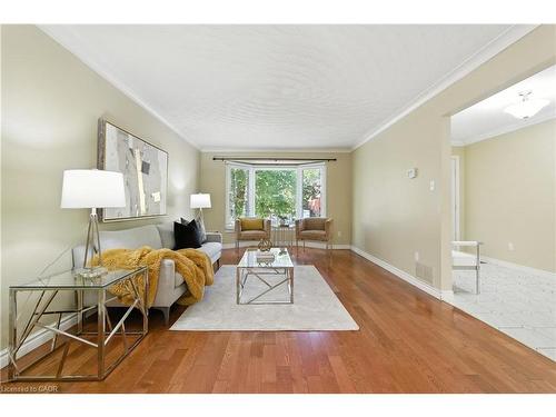 6 Renata Court, Hamilton, ON - Indoor Photo Showing Living Room