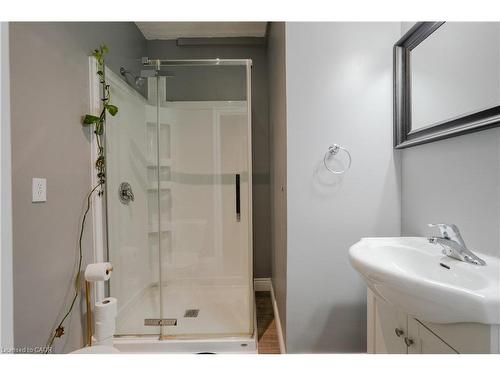 267-277 King William Street, Hamilton, ON - Indoor Photo Showing Bathroom