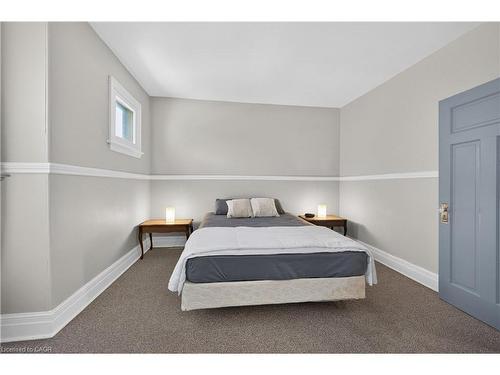 90 Blake Street, Hamilton, ON - Indoor Photo Showing Bedroom