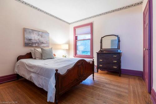 90 Blake Street, Hamilton, ON - Indoor Photo Showing Bedroom