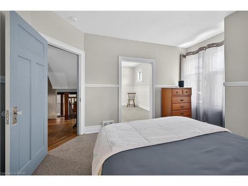 90 Blake Street, Hamilton, ON - Indoor Photo Showing Bedroom