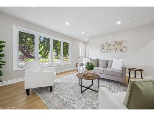 56 Dover Street, Waterloo, ON - Indoor Photo Showing Living Room