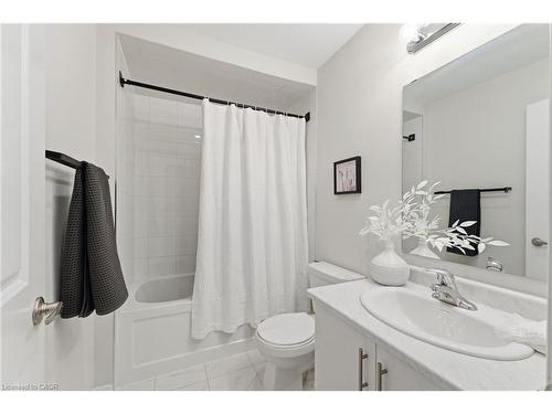38-40 Zinfandel Drive, Stoney Creek, ON - Indoor Photo Showing Bathroom