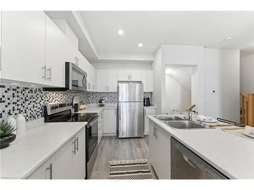 38-40 Zinfandel Drive, Stoney Creek, ON - Indoor Photo Showing Kitchen With Double Sink With Upgraded Kitchen