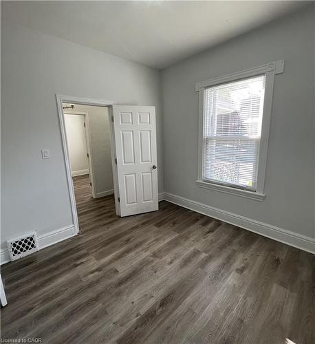 44 Madison Avenue, Hamilton, ON - Indoor Photo Showing Other Room