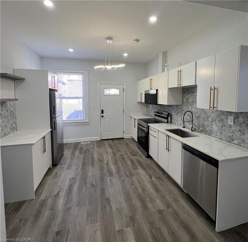 44 Madison Avenue, Hamilton, ON - Indoor Photo Showing Kitchen With Stainless Steel Kitchen With Upgraded Kitchen