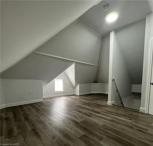 44 Madison Avenue, Hamilton, ON - Indoor Photo Showing Other Room