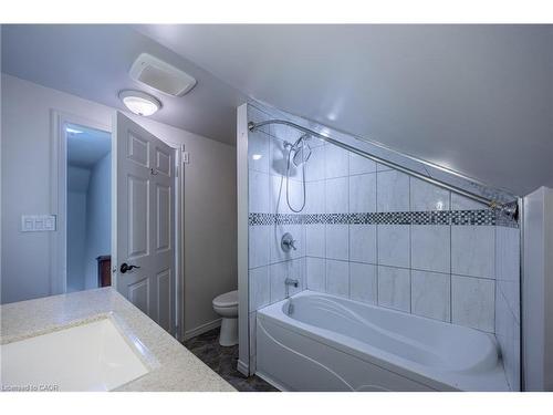 17 Mechanic Street W, Waterford, ON - Indoor Photo Showing Bathroom