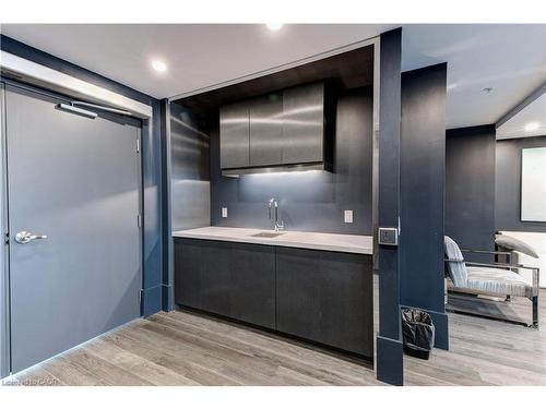 804-16 Concord Place, Grimsby, ON - Indoor Photo Showing Kitchen