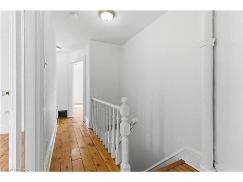 10 Walnut Street, Cambridge, ON - Indoor Photo Showing Other Room