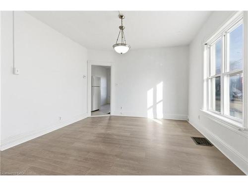 10 Walnut Street, Cambridge, ON - Indoor Photo Showing Other Room