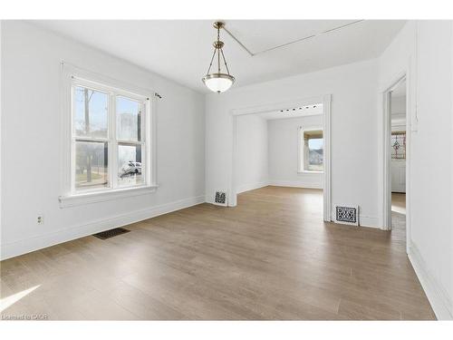 10 Walnut Street, Cambridge, ON - Indoor Photo Showing Other Room