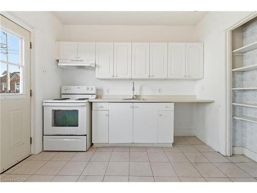 10 Walnut Street, Cambridge, ON - Indoor Photo Showing Kitchen