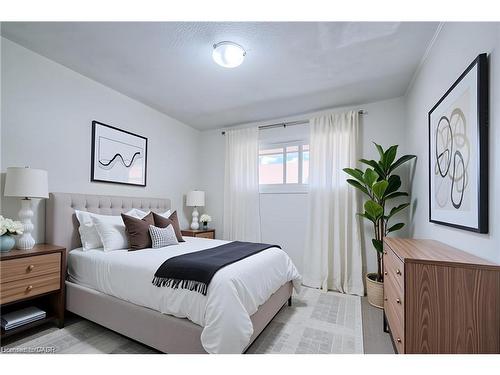24 Prince Street, Kitchener, ON - Indoor Photo Showing Bedroom