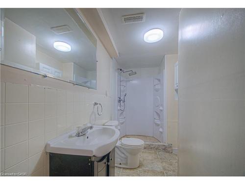 24 Prince Street, Kitchener, ON - Indoor Photo Showing Bathroom