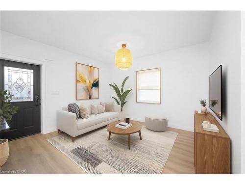 96 London Street N, Hamilton, ON - Indoor Photo Showing Living Room