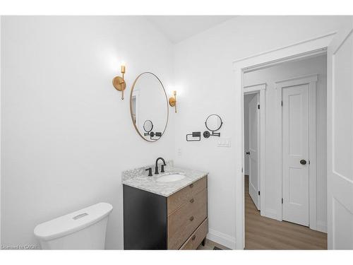 96 London Street N, Hamilton, ON - Indoor Photo Showing Bathroom