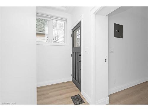96 London Street N, Hamilton, ON - Indoor Photo Showing Other Room