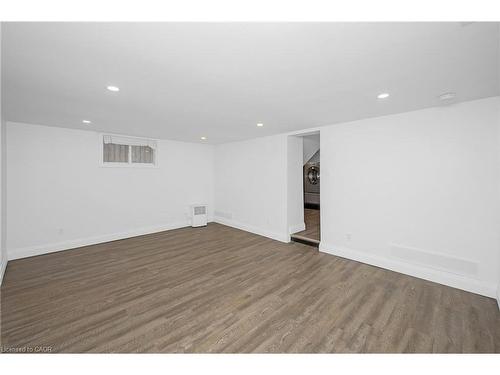 96 London Street N, Hamilton, ON - Indoor Photo Showing Other Room