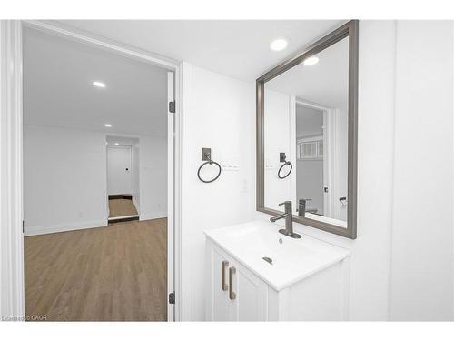 96 London Street N, Hamilton, ON - Indoor Photo Showing Bathroom