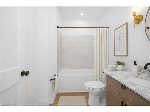 96 London Street N, Hamilton, ON - Indoor Photo Showing Bathroom