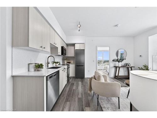 1212-5 Wellington Street S, Kitchener, ON - Indoor Photo Showing Kitchen With Upgraded Kitchen