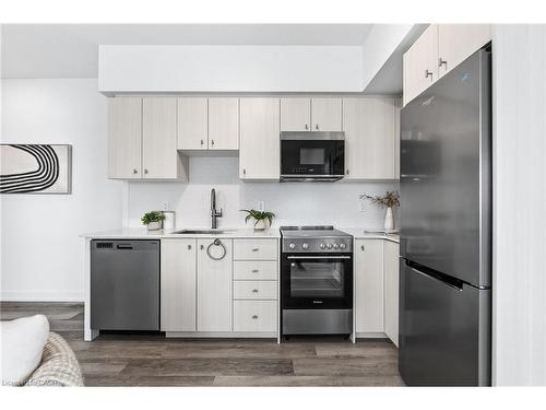 1212-5 Wellington Street S, Kitchener, ON - Indoor Photo Showing Kitchen