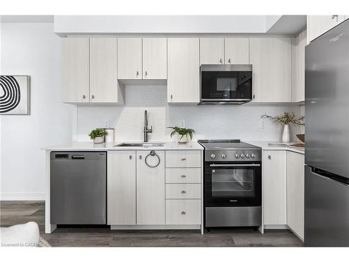 1212-5 Wellington Street S, Kitchener, ON - Indoor Photo Showing Kitchen