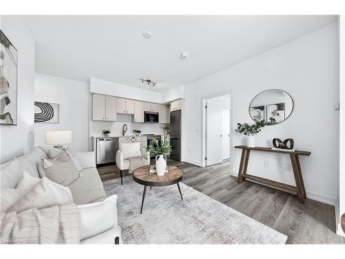1212-5 Wellington Street S, Kitchener, ON - Indoor Photo Showing Living Room
