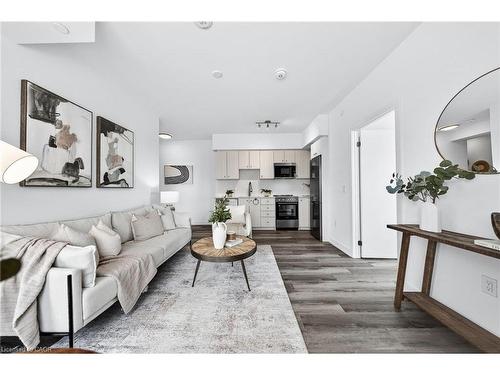 1212-5 Wellington Street S, Kitchener, ON - Indoor Photo Showing Living Room