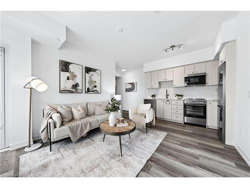 1212-5 Wellington Street S, Kitchener, ON - Indoor Photo Showing Living Room