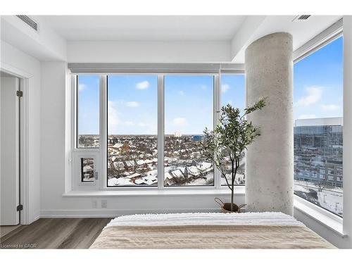 1212-5 Wellington Street S, Kitchener, ON - Indoor Photo Showing Bedroom